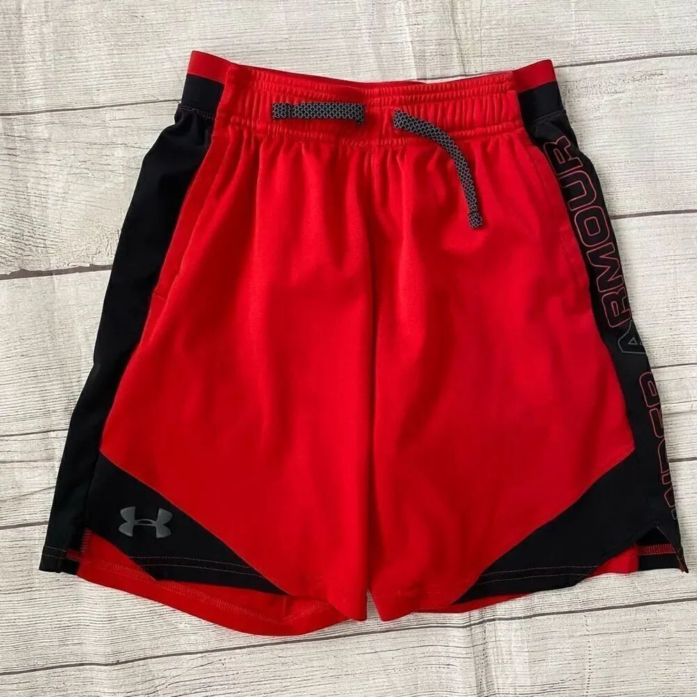 Under Armour youth boys M loose fit heatgear pull on athletic shorts red&black